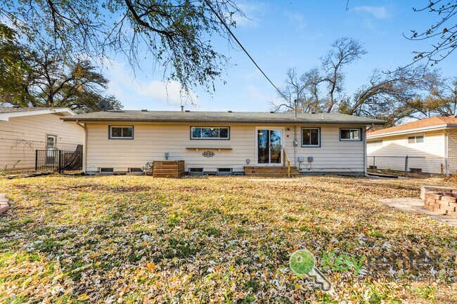 Building Photo - Inviting 3-Bedroom Home with Updated Kitchen & Fenced Backyard – Derby, KS