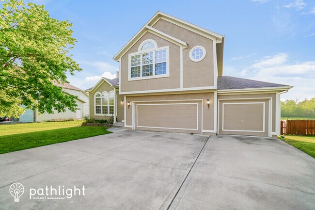 Building Photo - 705 Old Paint Rd, Raymore, MO, 64083