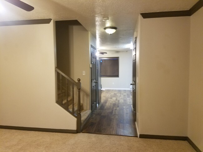 Foto del edificio - Great 2 bedroom, 1.5 bath townhome found a...