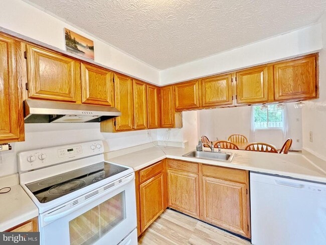 Building Photo - 6001 Rowanberry Dr