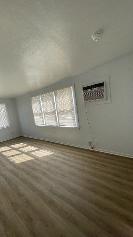 Foto del edificio - 317 E Franklin Ave