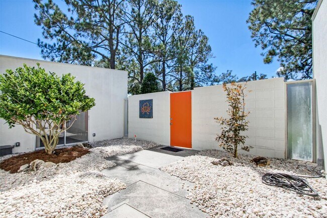 Building Photo - 4311 Venetia Boulevard