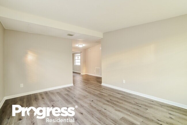 Building Photo - 1198 Maxey Dr