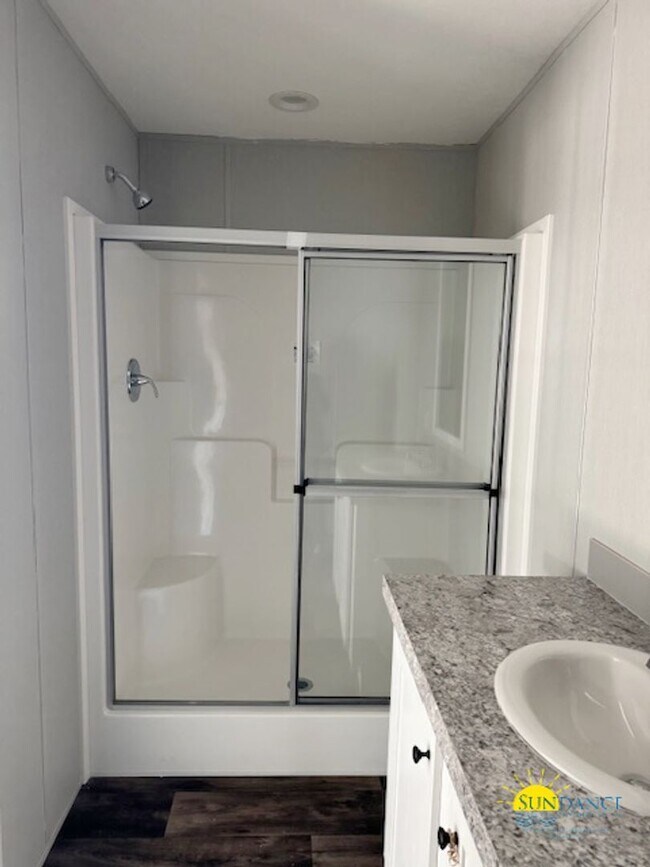 Building Photo - 2- Bedroom home in Defuniak Springs!