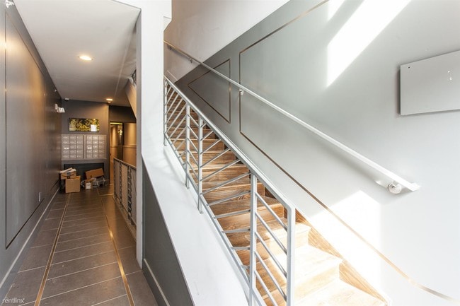 Building Photo - 2 br, 2 bath  - 1533-39 PARRISH ST Unit 4E