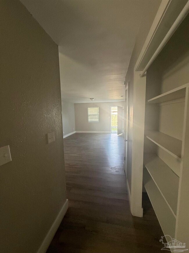 Foto del edificio - 1420 Langley Ave
