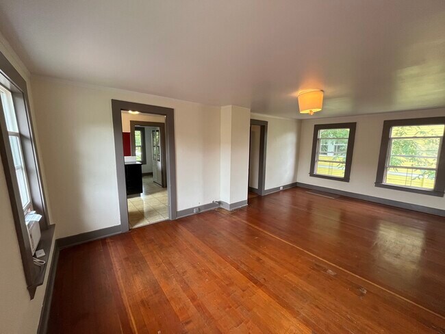 Foto del edificio - 4536 NE Garfield Ave
