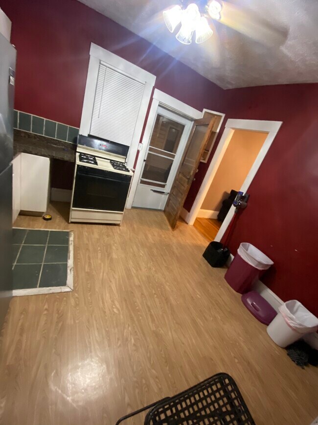 Foto del edificio - 1282 W 69th St