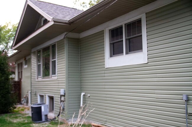 Building Photo - 510 N Raynor Ave