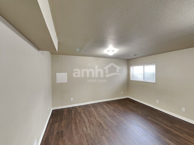 Building Photo - 664 W 550 N