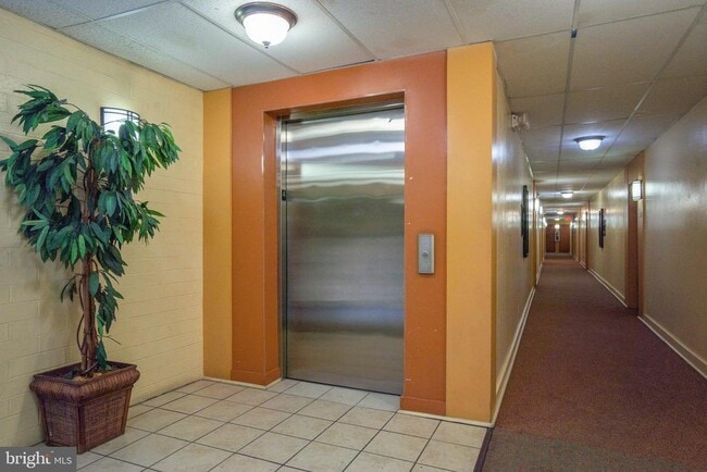 Building Photo - 75 S Reynolds St