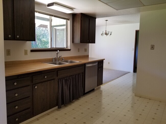 Building Photo - 151 Vineyard Cir