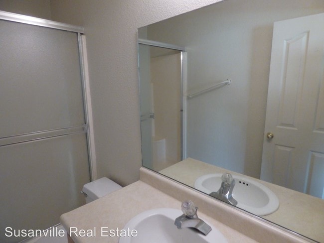 Building Photo - 3 br, 2 bath House - 550 Howard Ct - A