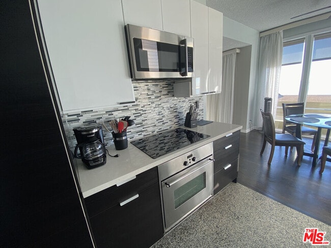 Building Photo - 18065 Coastline Dr