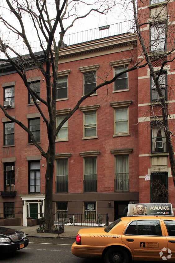 Building Photo - 36 W 9th St