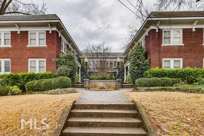 Foto del edificio - 653 Bonaventure Ave NE