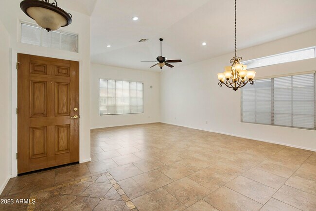 Building Photo - 4611 E Fernwood Ct