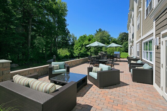 Outdoor Lounge - Metro at Wilmington Station