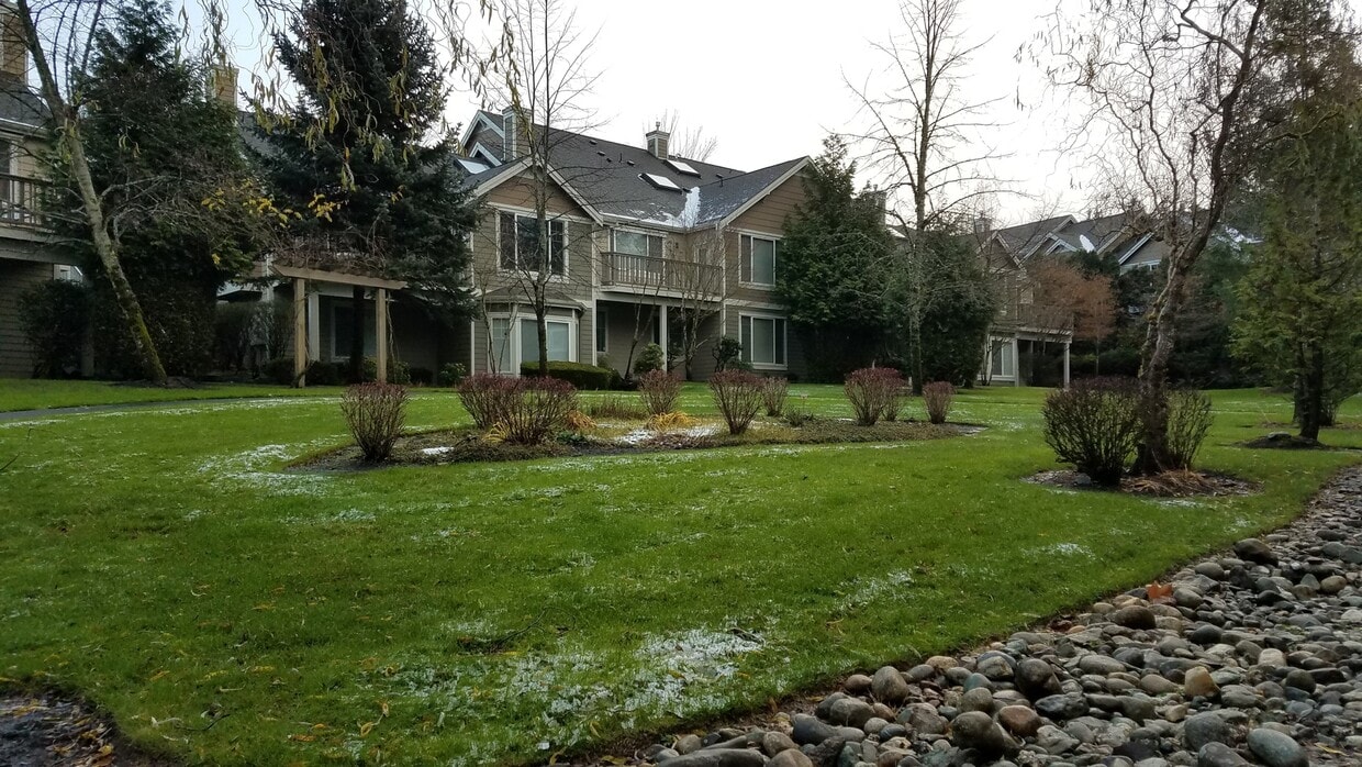 Klahanie 2 bedroom condo is available to m... - Klahanie 2 bedroom condo is available to m...