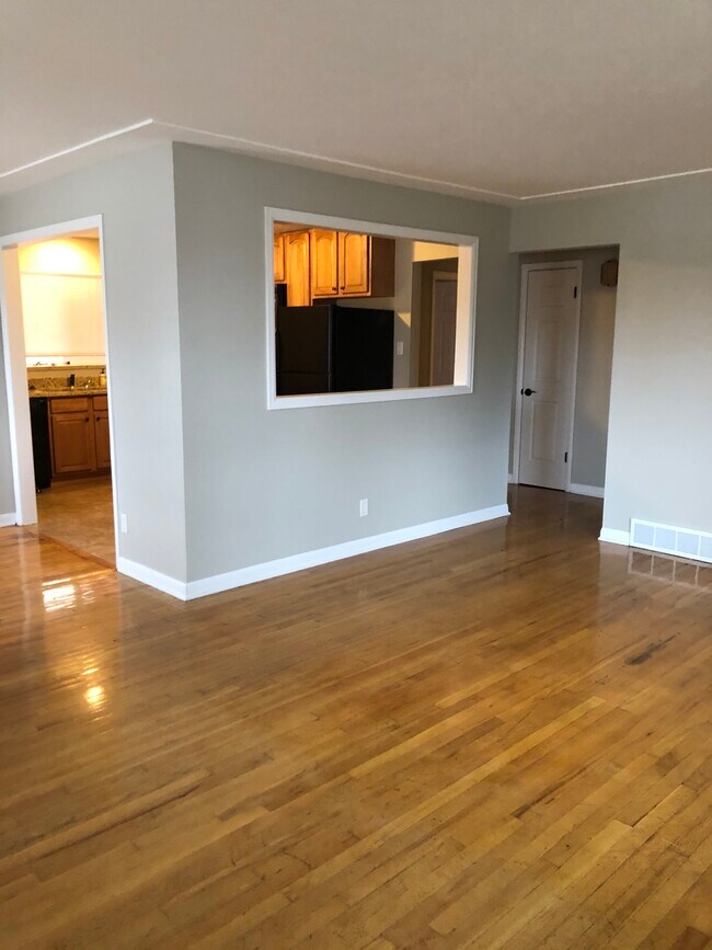 Light and bright - 4117 Perry St