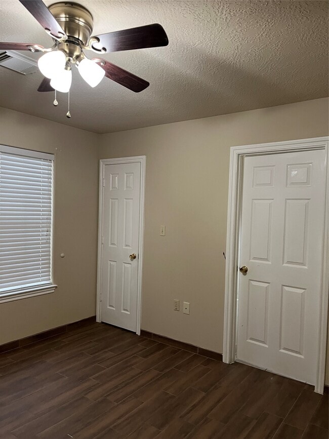 Foto del edificio - 321 Holiday St