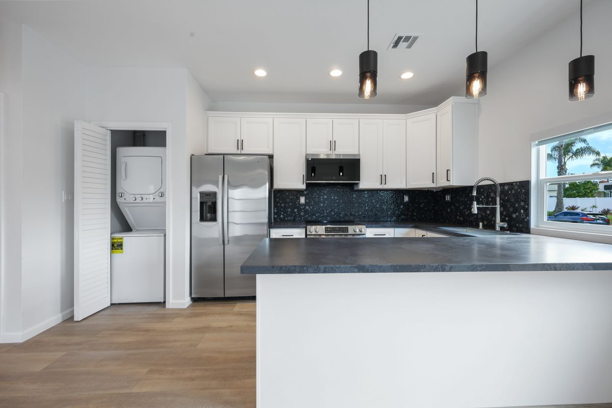Foto principal - 3954 Armstrong St