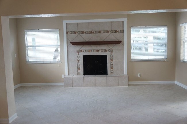 Foto del edificio - 3 BEDROOMS/2 BATHS - ORMOND BEACH POOL HOME