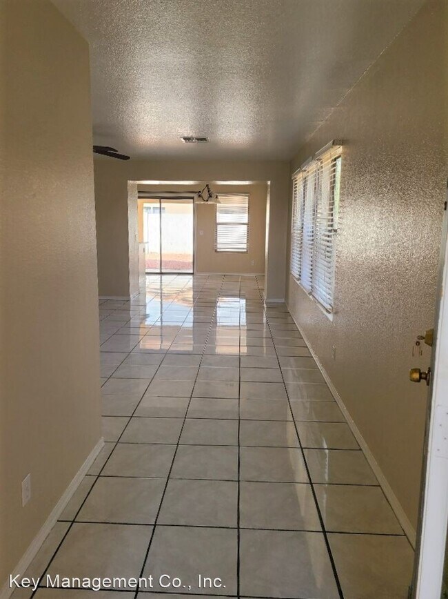 Building Photo - 4 br, 2 bath House - 7934 W. Mission Ln.