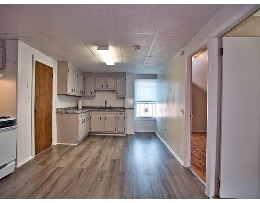 Building Photo - 1244 Pleasant St