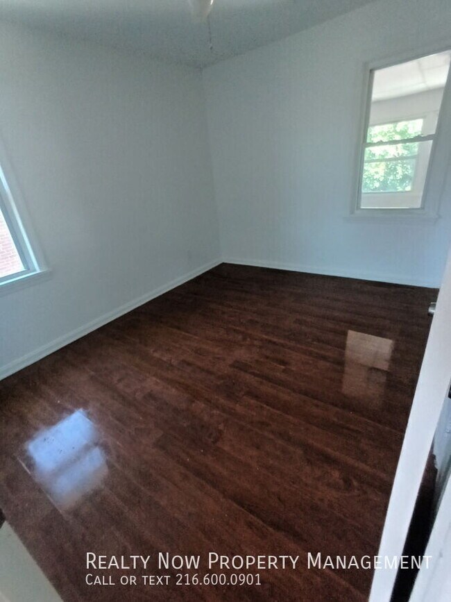 Foto del edificio - 3666 W 117th St