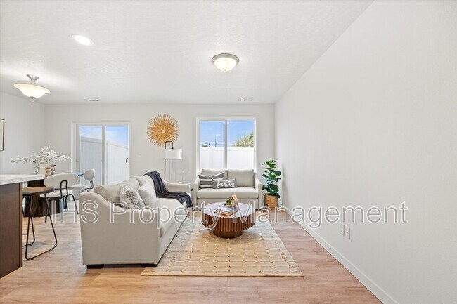 Building Photo - 4762 W Quinault Ave