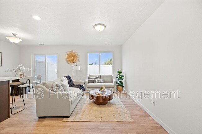 Foto del edificio - 4762 W Quinault Ave