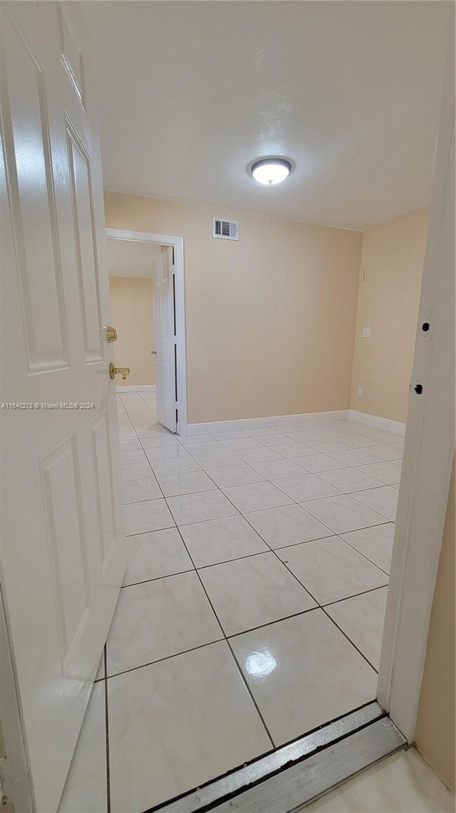 Foto del edificio - 1190 NE 167th St