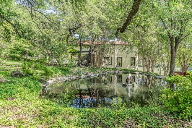 Foto del edificio - GORGEOUS, Gated Ridglea Country Club Townh...