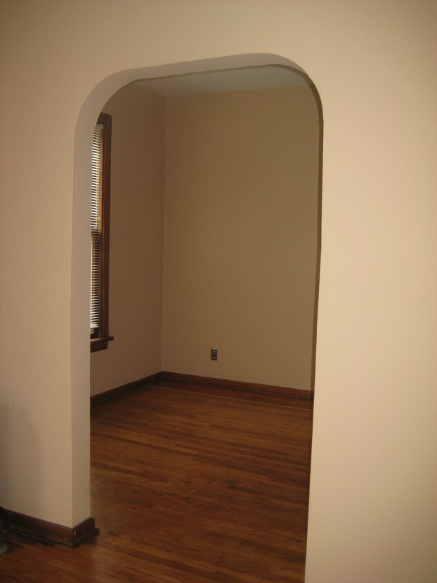 Building Photo - 705 W Washington St