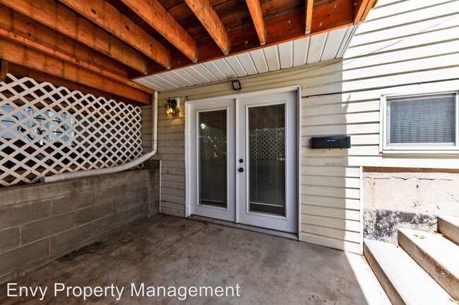 Building Photo - 898 E 625 S