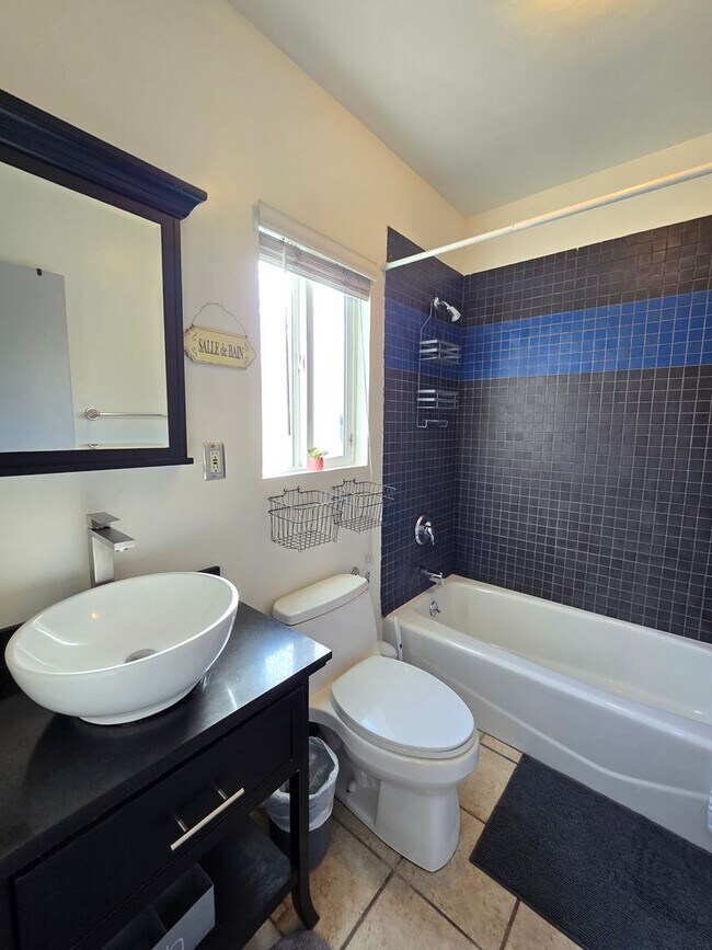 Foto del edificio - 5710 Vineland Ave