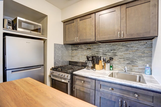 Foto del edificio - 9407 W Adler St