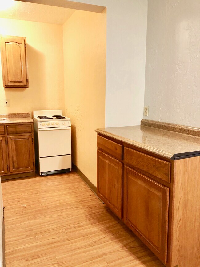Kitchen - 145 Grant Ave