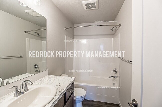 Foto del edificio - 227 Woodlawn Ln