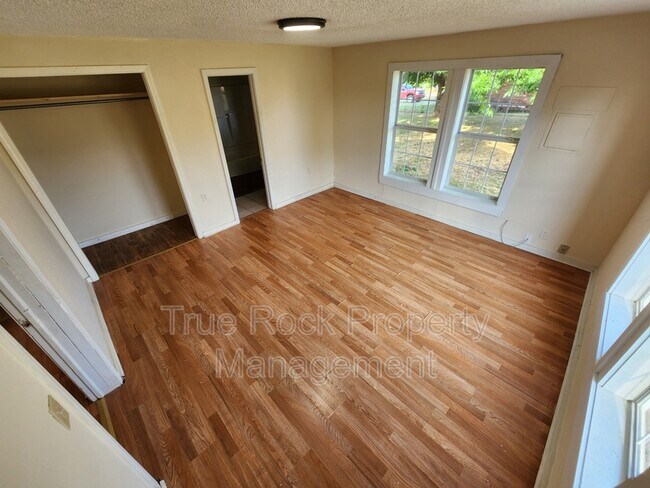 Foto del edificio - 400 N Division St