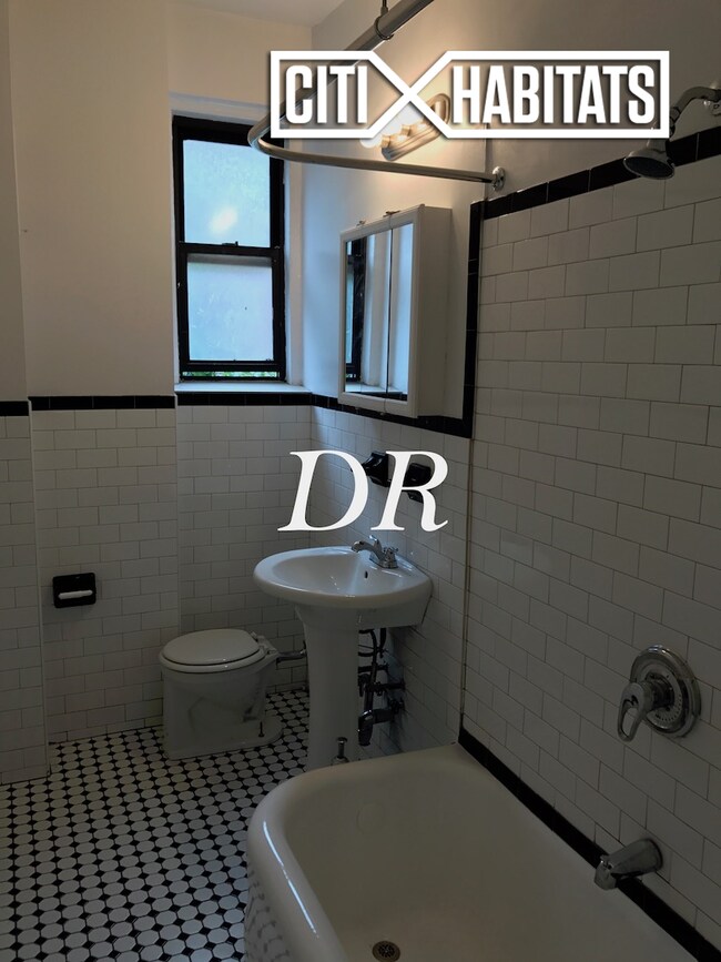 Foto del edificio - 1649 E 13th St