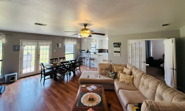 Foto del edificio - Beautiful 3-bedroom 2-bathroom house.