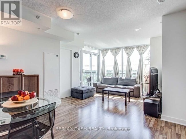 Building Photo - 5740 Yonge St