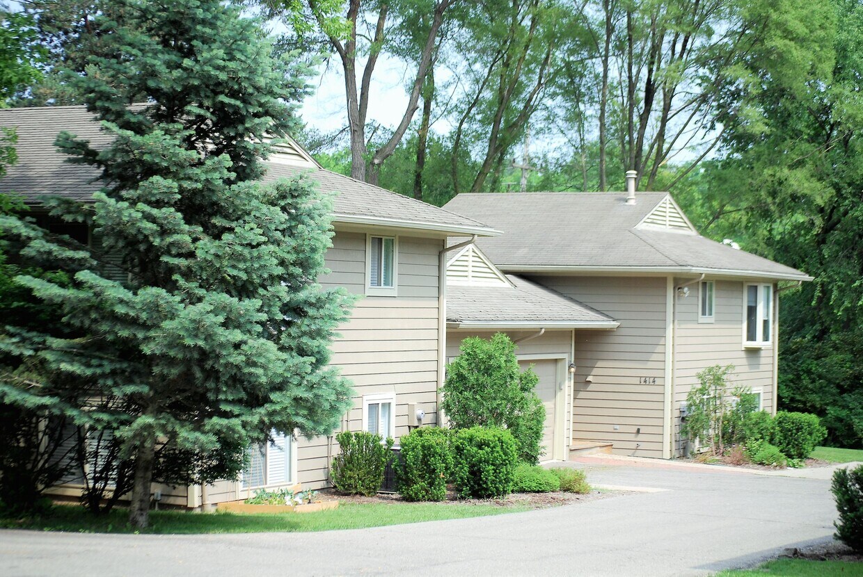 Primary Photo - 1412 Traver St