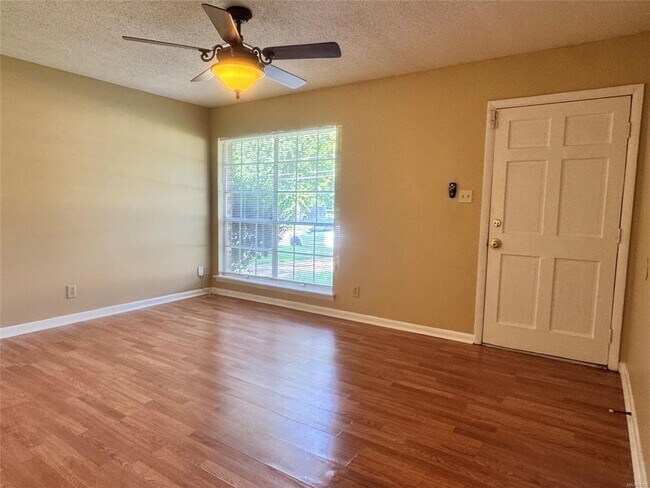 Building Photo - 429 Fieldbrook Dr