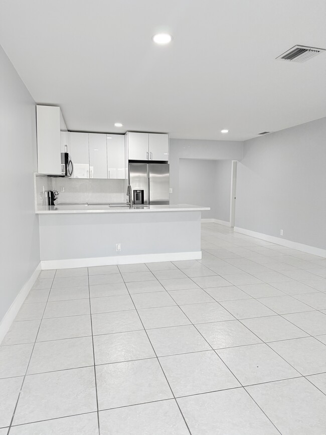 Building Photo - 4751 SW 43rd Ave