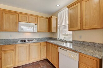 Building Photo - 71 E Agate Ave