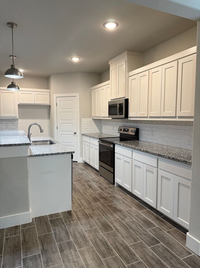 Building Photo - 3/2/2 - GODLEY ISD - GREAT Neighborhood