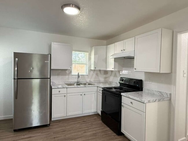 Building Photo - 515 Blakeley Dr